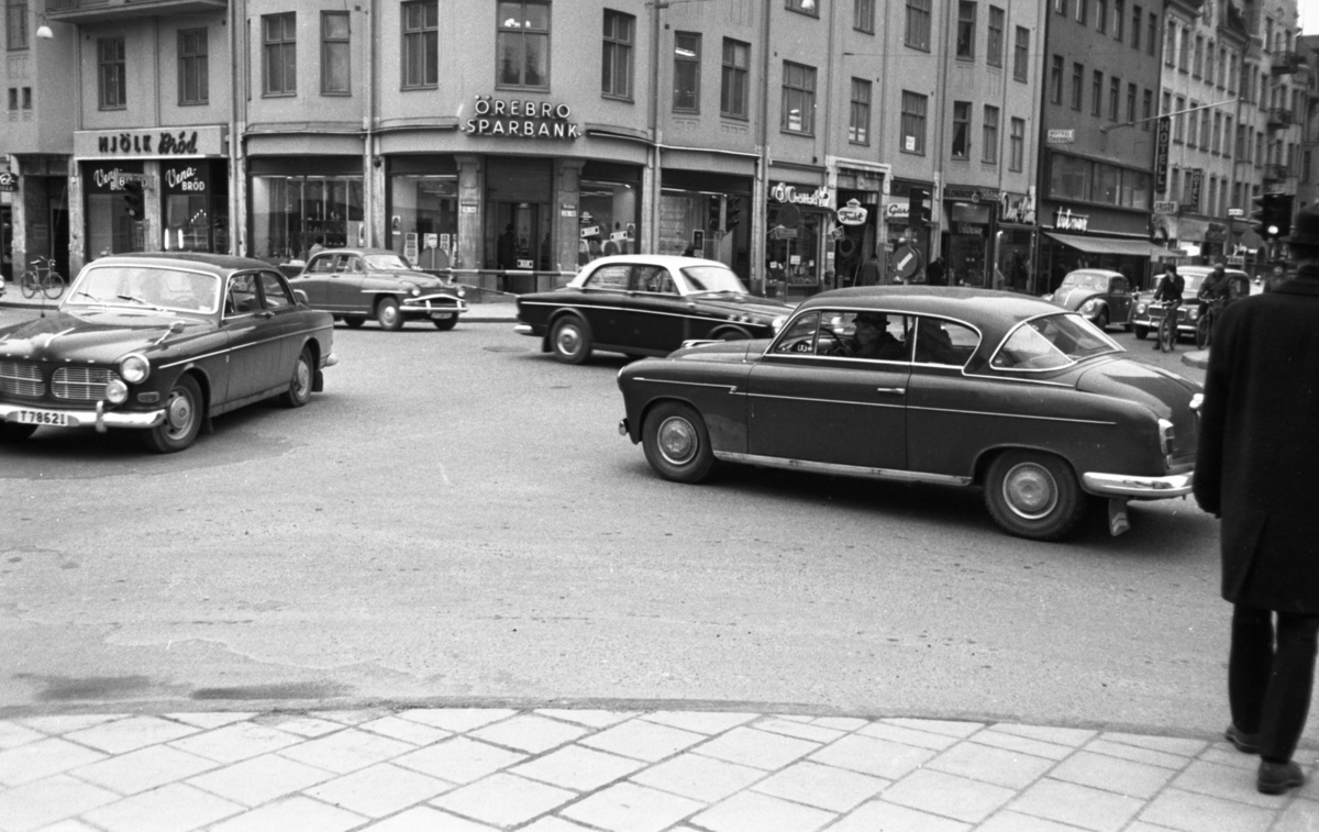Rubrik till negativbilderna: Skyddsrep (fort). 13 april 1967. 
Bilden tagen i korsningen Storgatan - Järnvägsgatan.