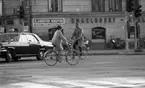 Vänstersväng med cykel 8 september 1967


Korsningen Rudbecksgatan 10/Fabriksgatan 18, Kvarteret Stinsen.