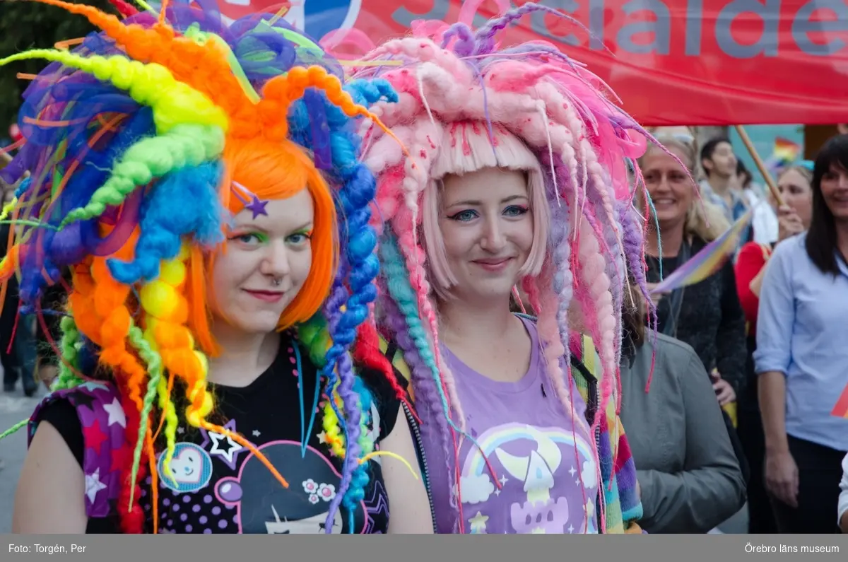 Dokumentation av Örebro Pride 2013, den 31 augusti 2013.
Pridetåget.