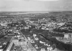 Flygfoto över Örebro.
Bilden tagen för vykort.
Förlag: Lindhska Bokhandeln A.B. Örebro.