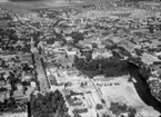 Flygfoto över Örebro, Nikolaikyrkan, Örebro Slott, m.m.