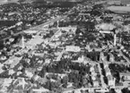 Flygfoto över Kumla.
Bilden tagen för vykort.
Förlag: A. Dohlwitz Bokhandel, Kumla.