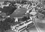 Flygfoto över Karlskoga, lasarettet, bostadsområde.
Bilden tagen för vykort.
Förlag: AB Spongs Bokhandel, Karlskoga.