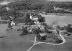 Flygfoto över Lerbäcks kyrka.
Bilden tagen för vykort.