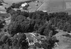 Flygfoto över Ekebergs Gård, mellan Glanshammar och Lillkyrka.
Bilden tagen för vykort.