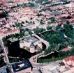 Flygfoto över Örebro med Örebro slott i förgrunden.