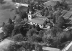 Flygfoto över Tysslinge kyrka.