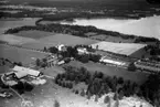 Flygfoto över Götarsviks Herrgård, tvåvånings herrgårdsbyggnad.