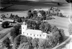 Flygfoto över Tysslinge kyrka.
Bilden tagen för vykort.
Wilhelm Johansson, Latorpsbruk (beställare).