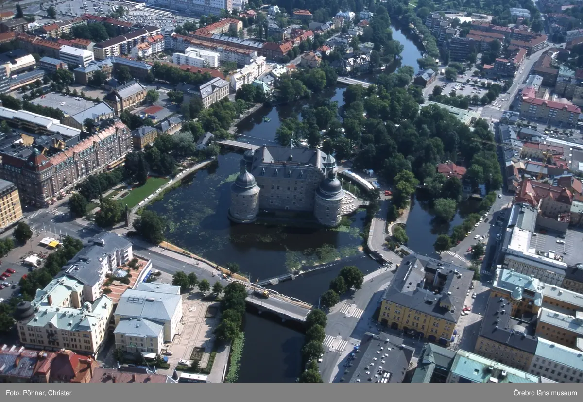 Flygfoto över Örebro slott,svartån