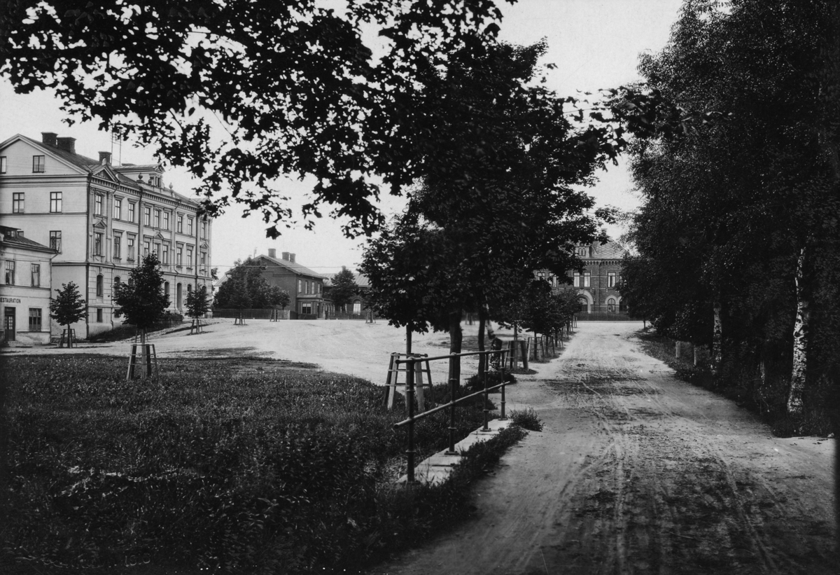 Hallsbergs station med torget.