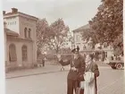 Rune Åhrling med maratonlöpare Sven Håkansson vid Örebro Centralstation. Sven var på väg till Londonolympiaden.