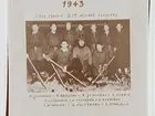 Örnsro, Örebro Idrottsplats 1943.
Ishockey började 1941 med IF Eyra mot Arboga. Första distriktsmästarna blev fyra.
IF Eyra, finallaget fr.v: Arne Johansson, Rune Lindström, Arne Bergman, Stig Tunberg, Ernst Johansson, Hans Engström, lagledre Erik Klarin.
Knästående: Curt Wiklund, Gösta Klingberg, Erik Karlsson.