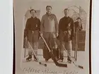 Ishockey, Örnsro Idrottsplats 1947.
H. Engström, G. Klingberg och S. Tunberg.