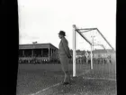 Gösta Klingberg som Örebros första pressfotograf i arbete.