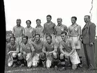 Svenska B-landslaget (fotboll), som vann över Norge med 4-2 på Eyravallen 1939. Fr.v. stående Gunnar Gren. Olle Carlberg, 'Bian' Rosengren, Olle Hultfeldt, Erik 'Diman' Lindström, 'Tjoffe' Ohlson och Thure Claesson (lagledare). På knä fr.v. Gillis Andersson, Ivar Arvidsson, Torsten Lindberg, Erik Lundin och Sture Andersson.