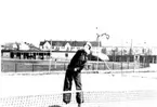 Gösta Klingberg (ÖSK) vid Eyravallens tennisbana.