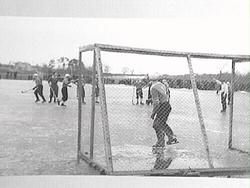 Tage Magnusson gör mål på straff. Målvakten är Stig Reveny I