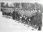 Bilden är från seriefinalen mot Västerås SK på Arosvallen den 2 februari 1947 med lagen uppställda för en tyst minut i syfte att hedra minnet av den bortgågne kronprinsen Gustav Adolf. Matchen vanns av VSK med 4-2 och i ÖSK-truppen syns från höger lagledaren Sven Fogelgren, Ivar Johansson, Sven Bergström, Olle Sääw, Bruno Carlsson (senare Frändå), Torgny Nilsson, Georg Joje Gustafsson, Algot Gäwerth, Tage Magnusson, Folke Törnblom, Eric Svensson och Karl-Ivar Ekberg. I VSK-truppen igenkänns bland andra Pontus Widen.