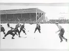 Bandymatch på Eyravallen mellan Ösk och Karlstad Göta.
3-0 tredje målet Tjappe slår till på Göta.