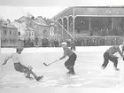 Bandymatch mellan Noraskog och ÖSK vid Eyravallen. Olle Sääv gör 1-0 på Noraskog.