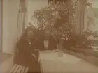 Augusti 1922, Fru Larsson och Ellen på balkongen