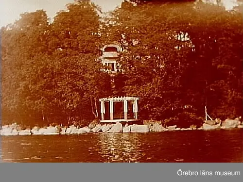 Lusthus vid sjön