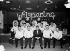 Whispering Band, tio män med musikinstrument.