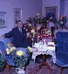 Rumsinteriör, en man.
Kalle Persson på 70-årsdagen.