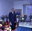 Rumsinteriör, en man.
Kalle Persson på 70-årsdagen.