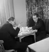 Konsum, restaurang Gyllingen, interiör från matsalen, två män.
