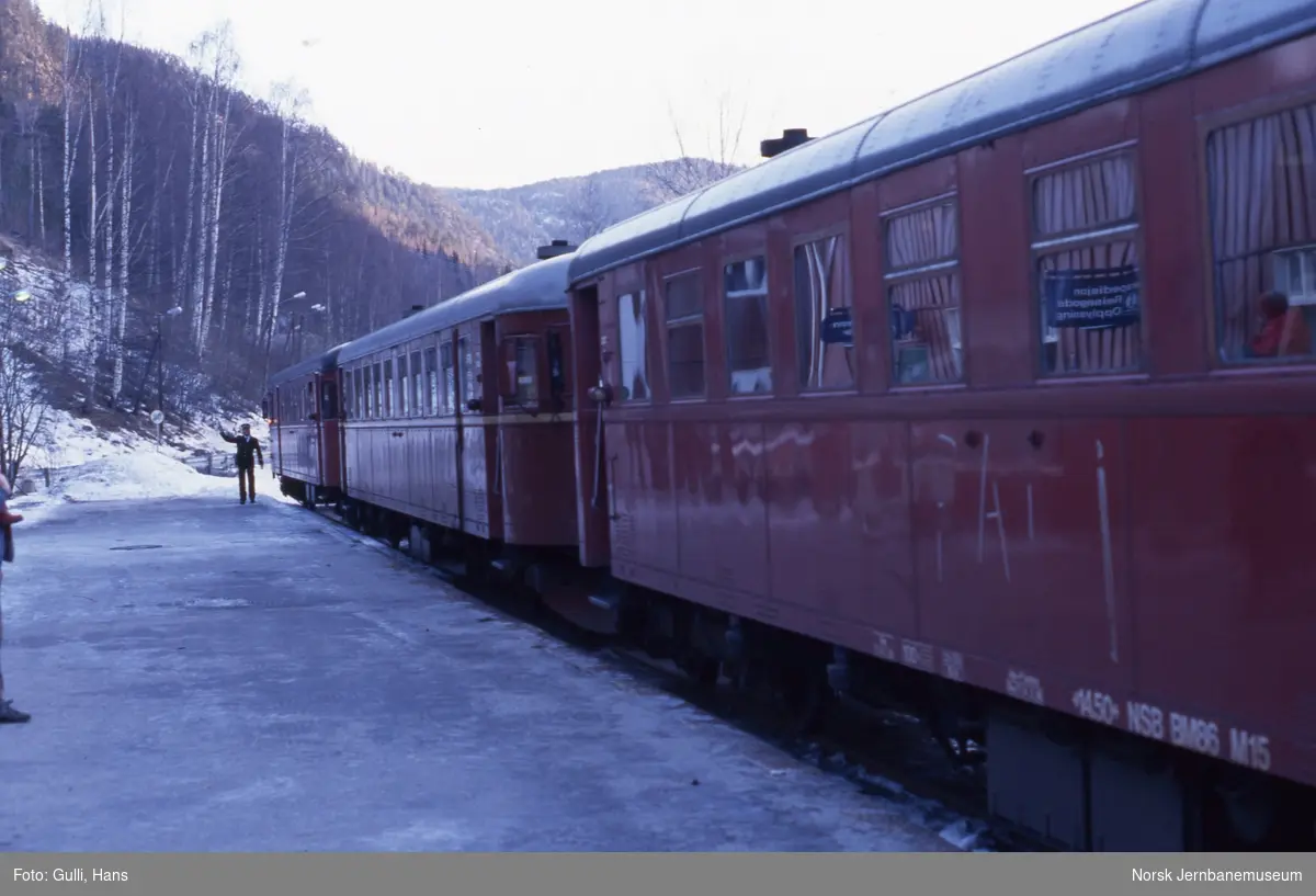 Nest siste persontog på Numedalsbanen 31. desember 1988 på Rødberg stasjon
