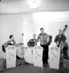 Ahlms Swingtett, fyra män med musikinstrument.