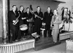 Stäkrings orkester, sex män med musikinstrument.