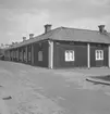 Bostadshus. Rådstugugatan 32. Fogdegatan ner till höger.
22 augusti 1942.