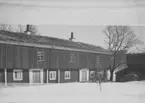 Siggebohyttans bergsmansgård, exteriör.
18 februari 1945