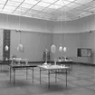 Örebro läns museum, utställningen Glas och textil, Orrefors, Sofia Widén och Alice Lund.
9-20 oktober 1954.