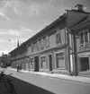 Bostadshus och affärsbyggnader. Kungsgatan 27, Lindesberg.
juli - augusti 1955.