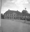 Bostadshus och affärsbyggnader. Sundsbrogatan 12, Askersund.
juli - december 1956.