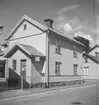 Bostadshus, skomakeriverkstad. Stöökagatan 17, Askersund.
juli-december 1956.