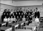 Engelbrektsskolan, klassrumsinteriör, 32 skolbarn med lärare Ingvar Dawidsson.
Klass 6Aä, sal 21.