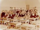 Vasaskolan, klassrumsinteriör, 33 pojkar med lärare Herman Nilsson, klass 8B, sal 27.