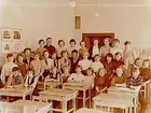 Olaus Petriskolan, klassrumsinteriör, 32 flickor med lärarinna fru Kerstin Björklund, klass 6b, sal 2.