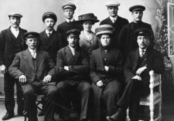 Atelierportrett: mannskapet på "Alfa" på tur fra finnmarkfis