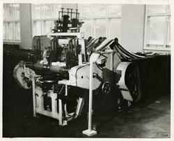 Maskin i produksjonslokala til Dale Fabrikker. Fotografiet e