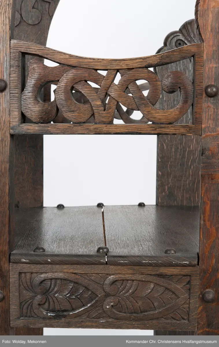 Kopi av høysetet fra Magnus Andersens "Viking".
Utskjæringer i dragestil