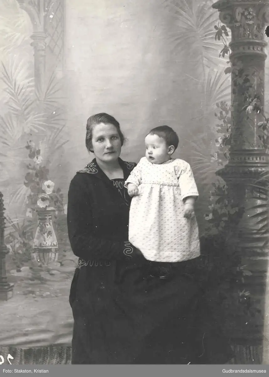 Anna Marstein (f. Lilleødegård 1895) og Rut Marstein (f. 1921 g. Anderson)