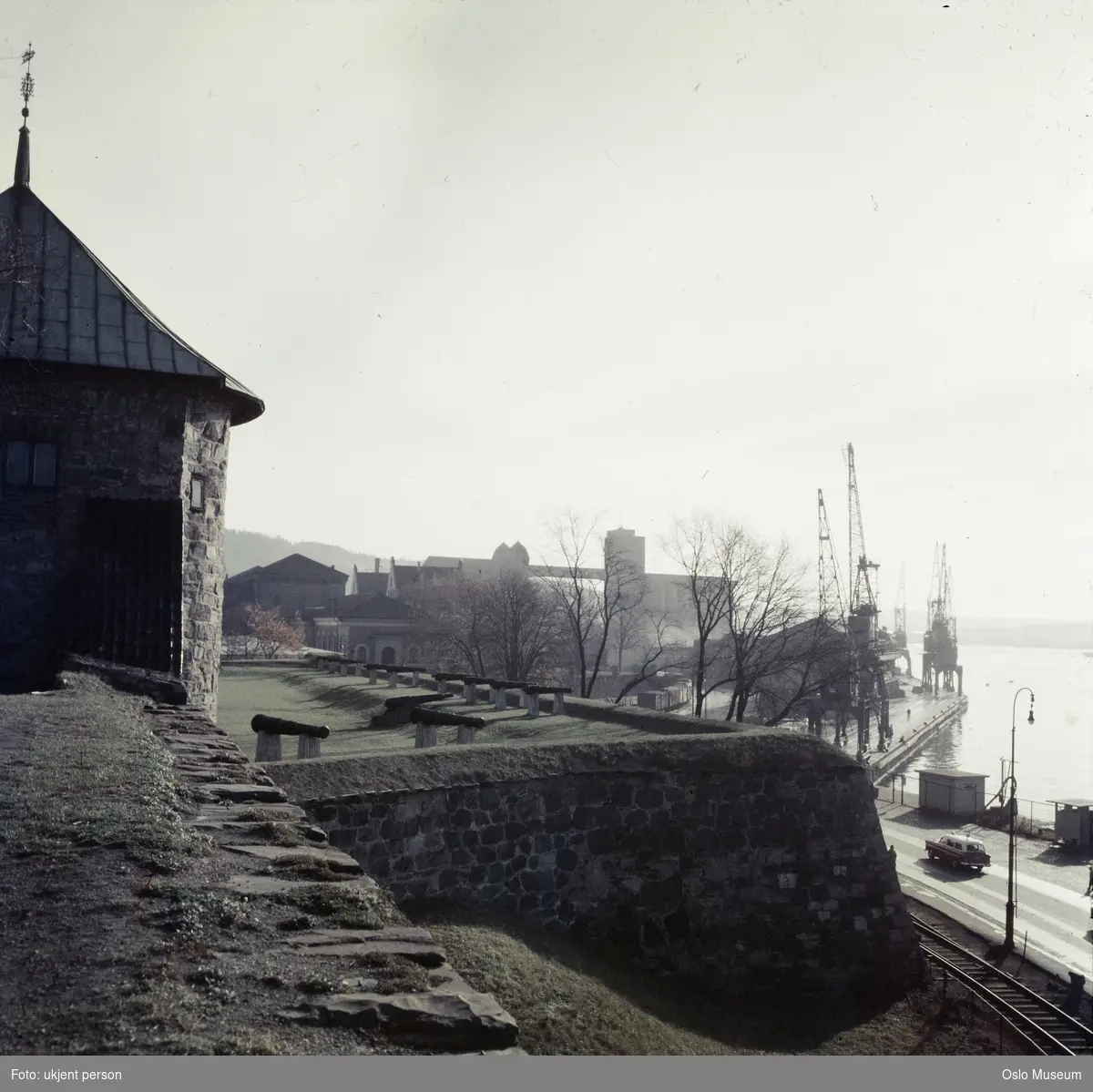 Akershus festning, kanoner, utsikt, havnebanen, havn, kraner