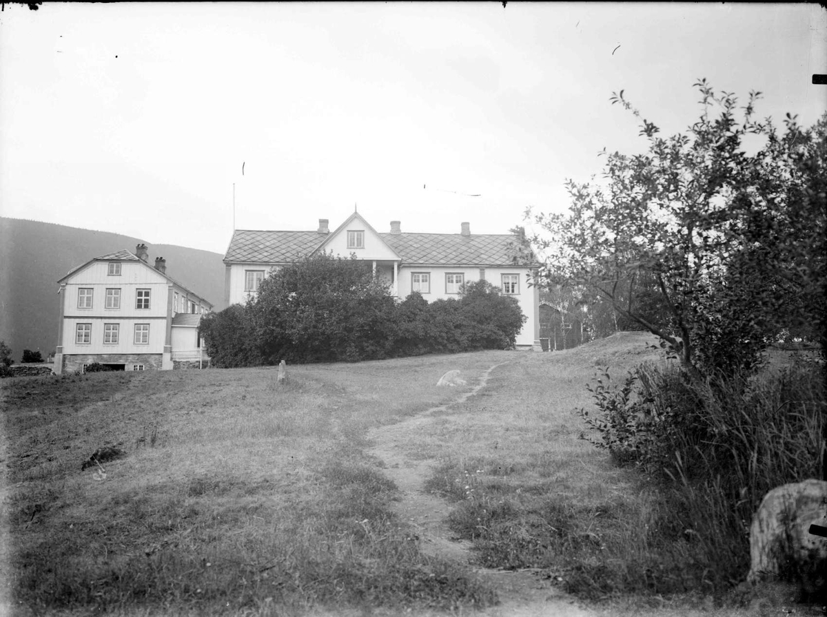 Bygninger i landskap (Gudbrandsdal Folkehøgskole, Hundorp)