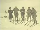 13/3 1919. Människor på skidor